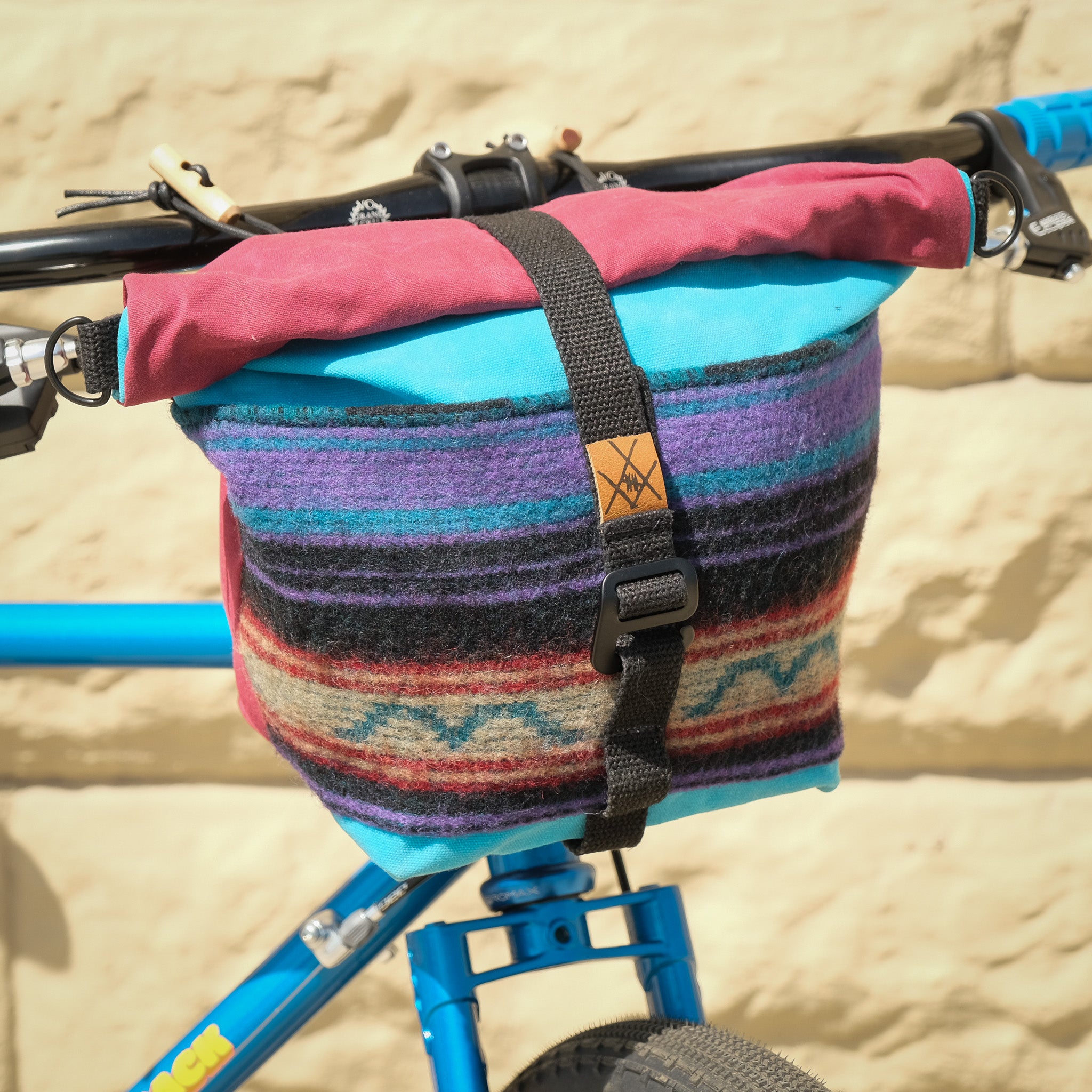 Bulldog Front Sack V2 (Bright Blue/Black Wool)