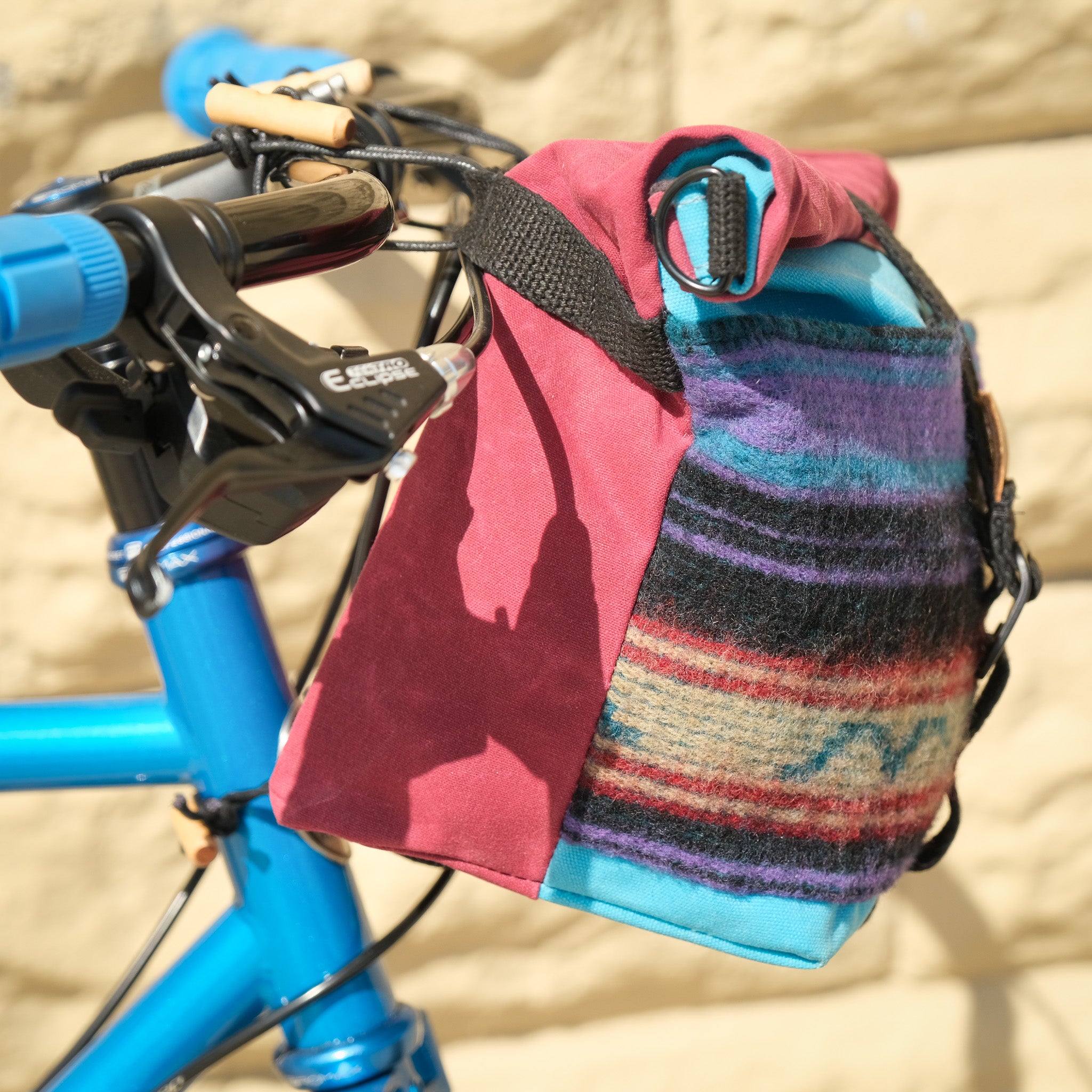 Bulldog Front Sack V2 (Bright Blue/Black Wool)