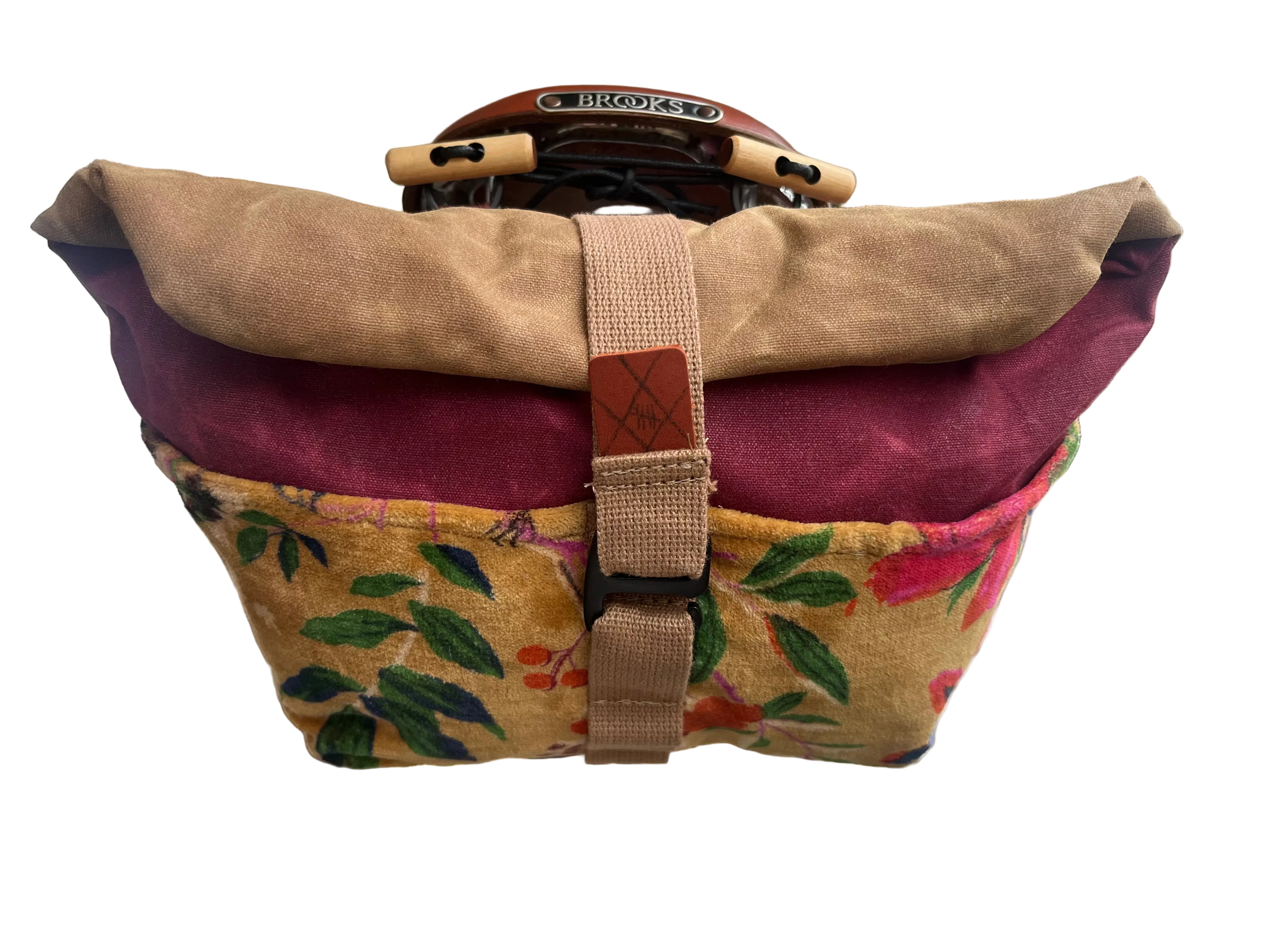Fanny pack mounted on bike