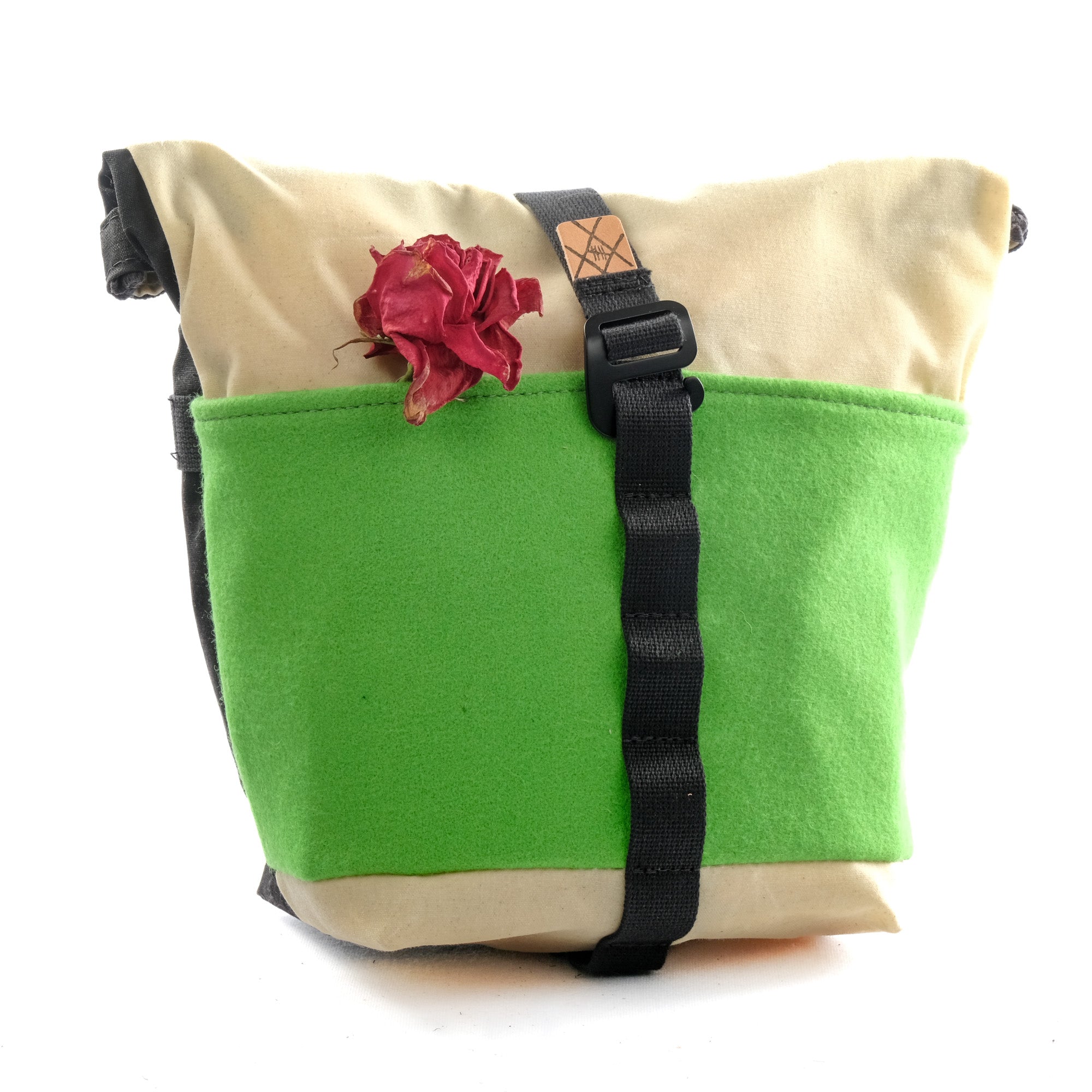 Bulldog Front Sack (Natural/Bright Green/Black)