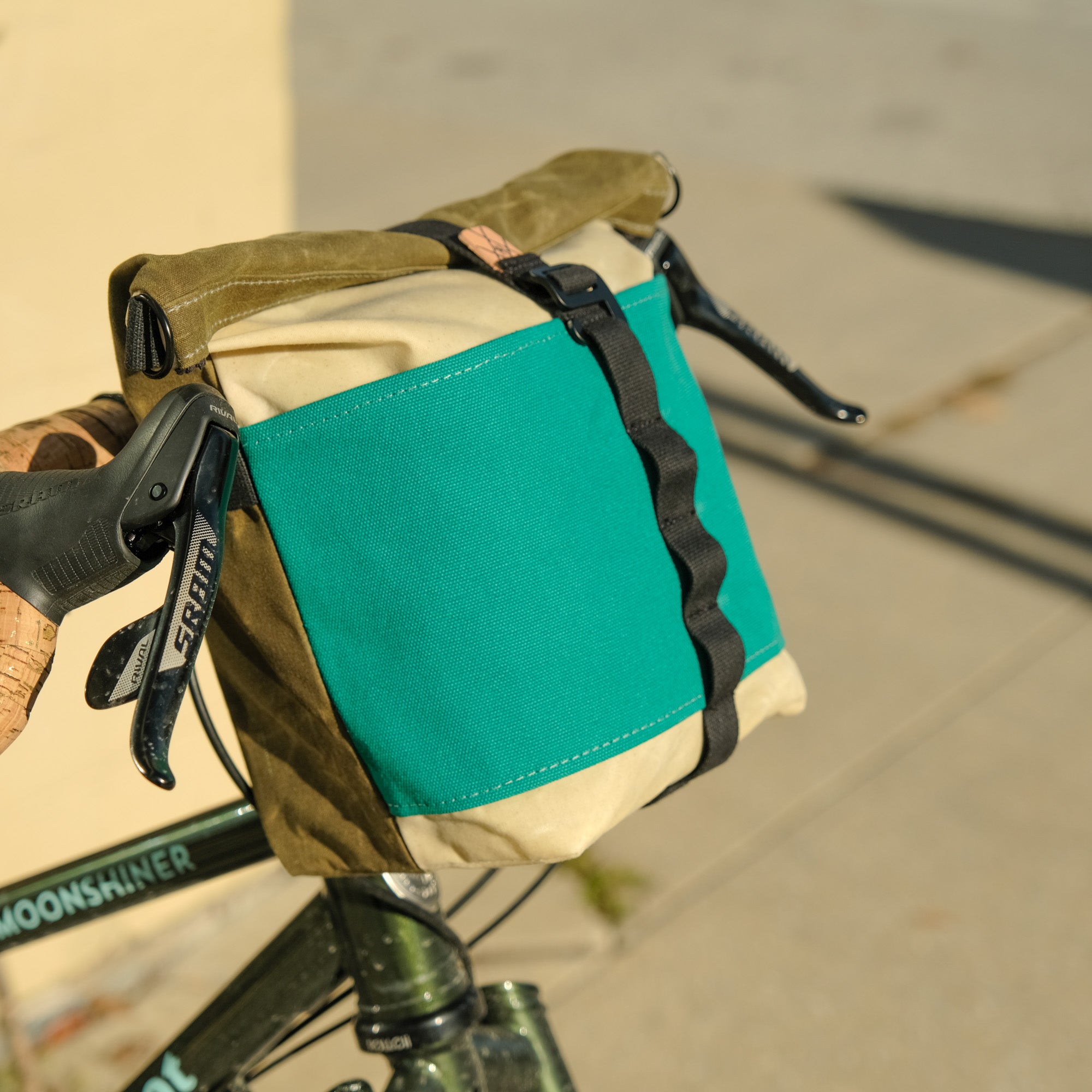 Bulldog Front Sack (Olive/Natural/Teal)