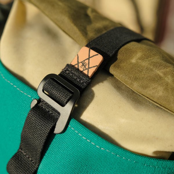 Bulldog Front Sack (Olive/Natural/Teal)